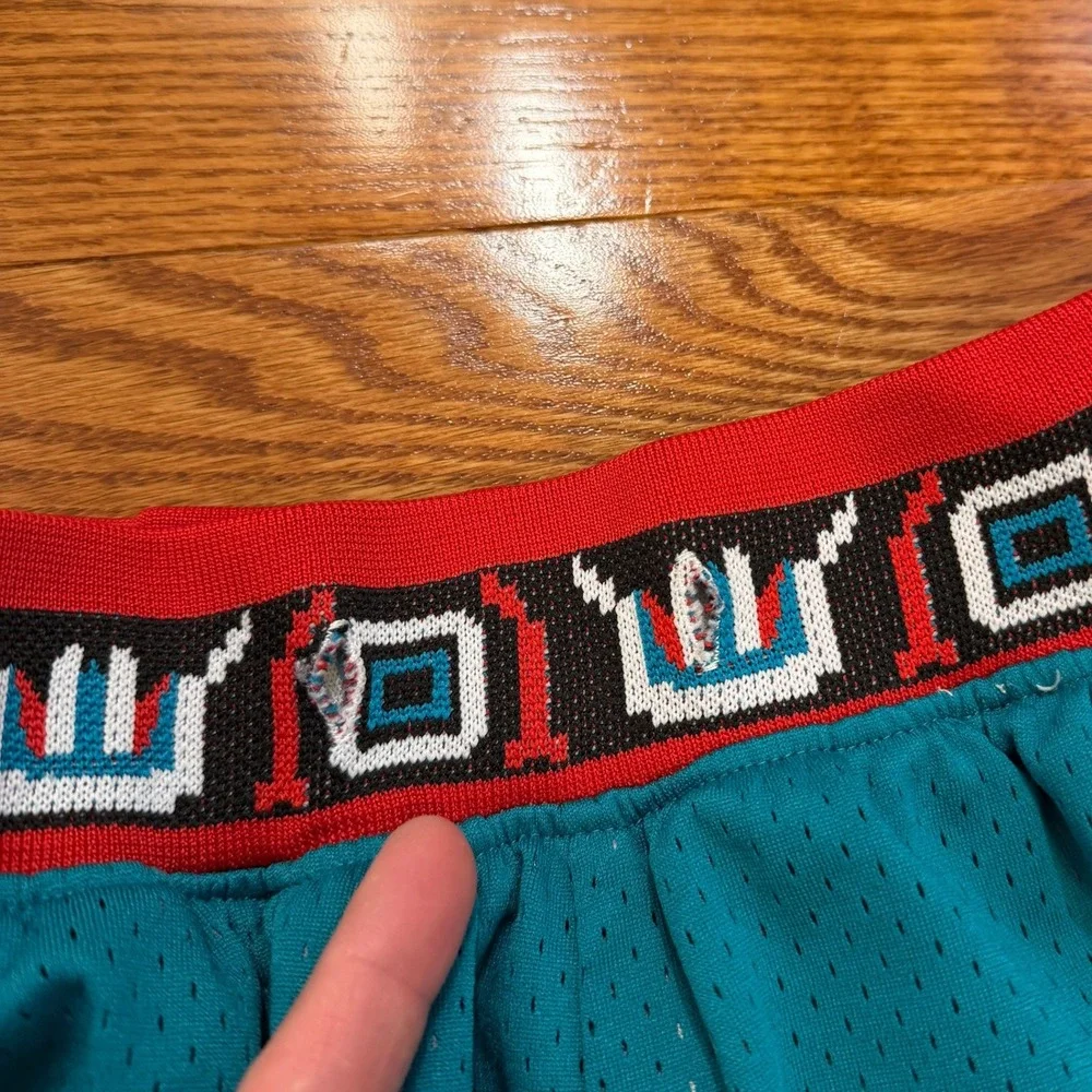Just Don Vancouver Grizzlies 1995-96 Shorts Men Small Teal NBA Basketball Retro